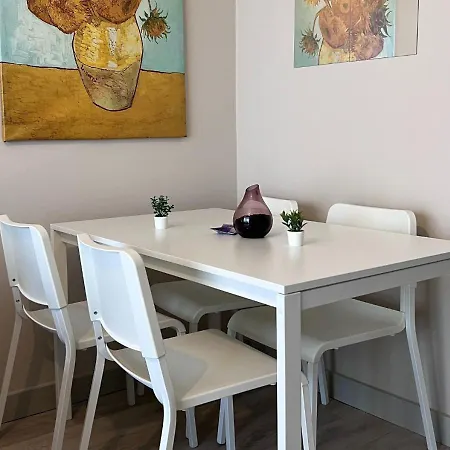 Havalimani'na Yakin Havuzlu Ozel Guvenlikli Daire Appartamento
