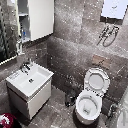 Havalimani'na Yakin Havuzlu Ozel Guvenlikli Daire Appartamento *